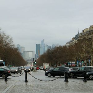 Vista da rua de Paris no roteiro de 1 dia